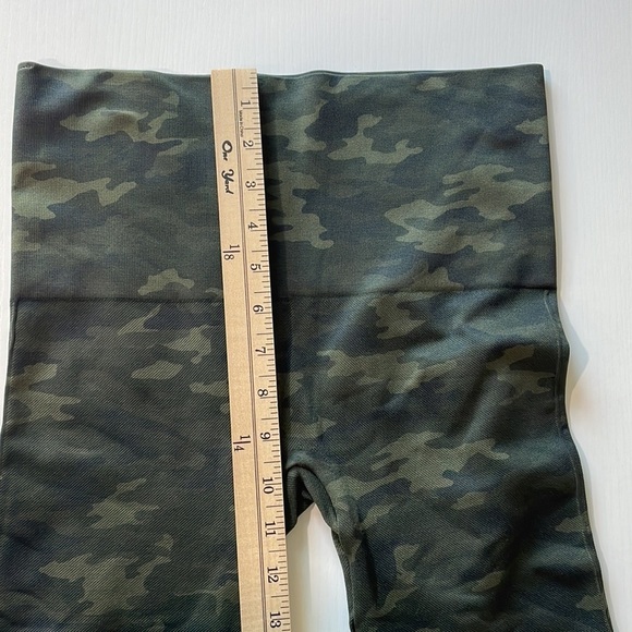 SPANX Seamless Leggings for Women Tummy Control Green Camo Size M - Picture 11 of 12
